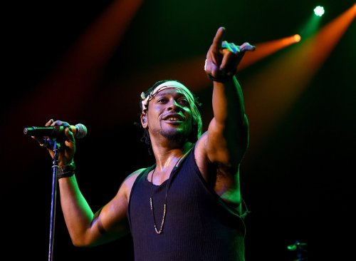 D’Angelo’s streams jump nearly 800% following his death, 3 songs land on R&B top 10 chart