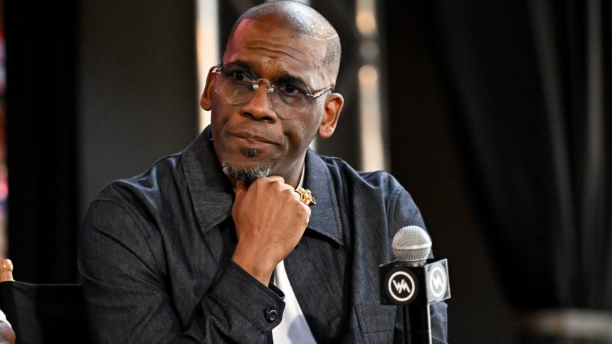 Pastor Jamal Bryant says food donation effort aims to ‘expand the spirit of generosity,’ not ‘diminish tithing’