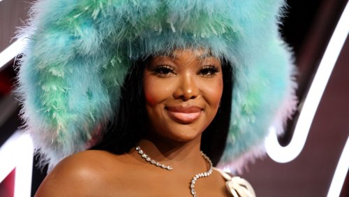 Summer Walker appears on ‘The Jennifer Hudson Show’ in a wedding dress