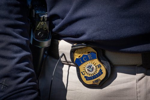 Feds use pepper spray on crowd in Somalians neighborhood as Trump’s Minneapolis crackdown continues