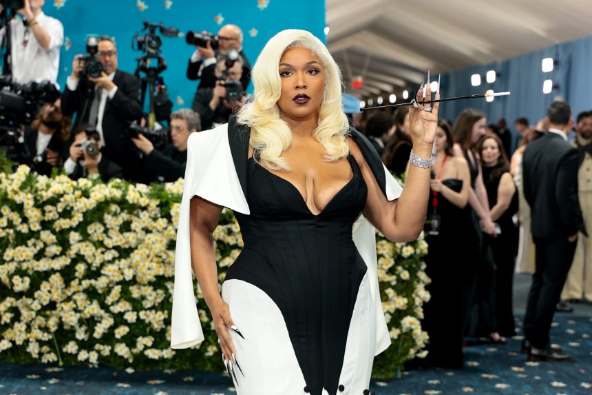 Lizzo addresses fat-shaming accusations and says she will be ‘fighting every single claim until the truth is out’