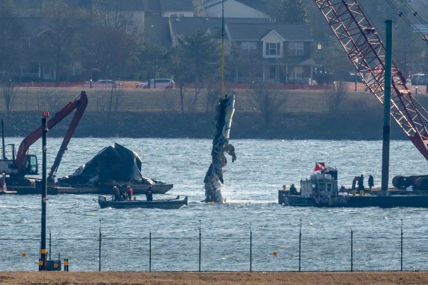 US government admits role in causing helicopter-plane collision that killed 67 in Washington
