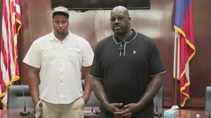 Shaq sponsors Texas’ tallest would-be cop, promises custom car if he passes