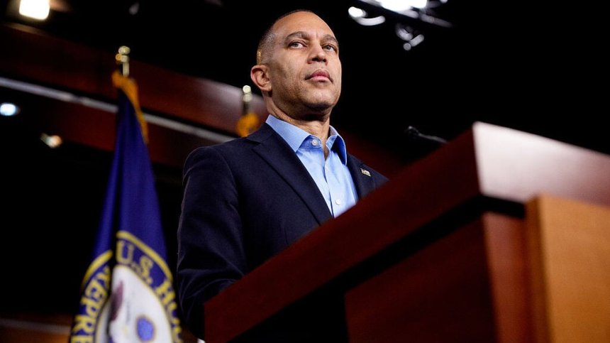 Former DC officer injured at Jan. 6 Capitol riot calls House Dem leader Hakeem Jeffries a ‘coward’