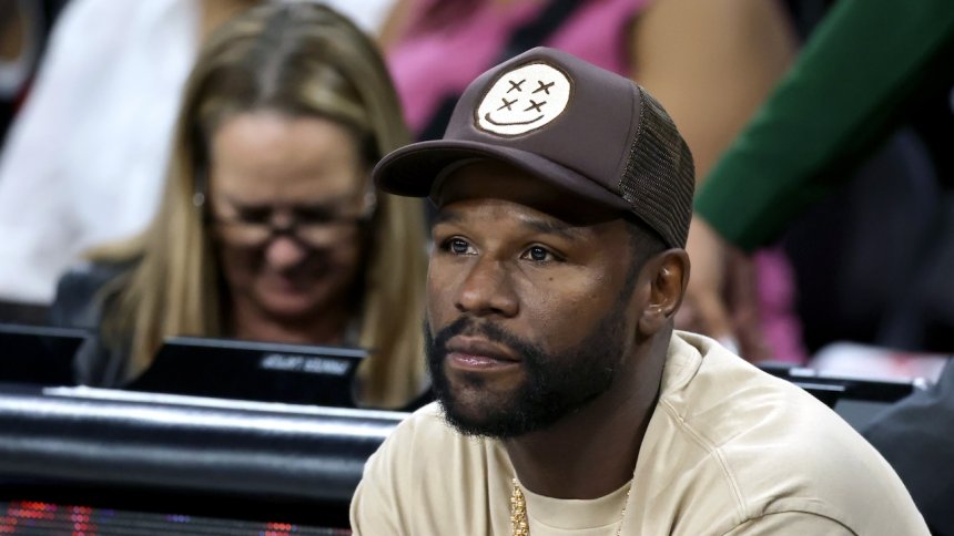 Mayweather back? Floyd Mayweather Jr. to reportedly unretire after Tyson exhibition fight