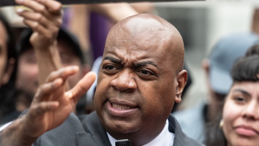 Newark mayor blames ICE for high-speed crash that injured schoolchildren and others