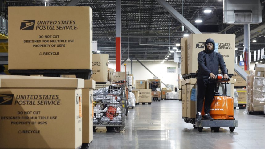 Postal Service faces potential cash crisis as early as this year, Postmaster warns