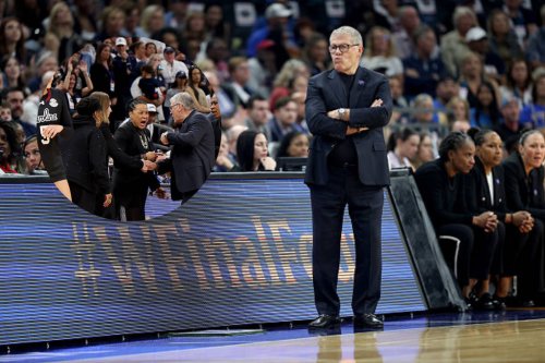 UConn Coach Geno Auriemma apologizes to South Carolina team for emotional outburst