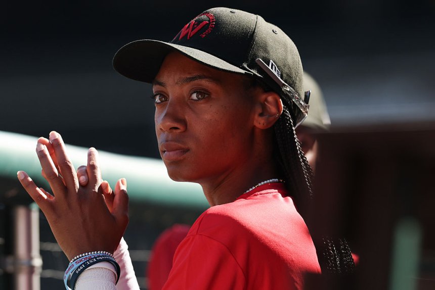 Mo’ne Davis signs pro baseball contract with Banana Ball’s newest club, Indianapolis Clowns