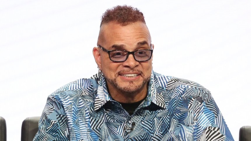 Six years after dehibiliating stroke, Sinbad announces his return to comedy