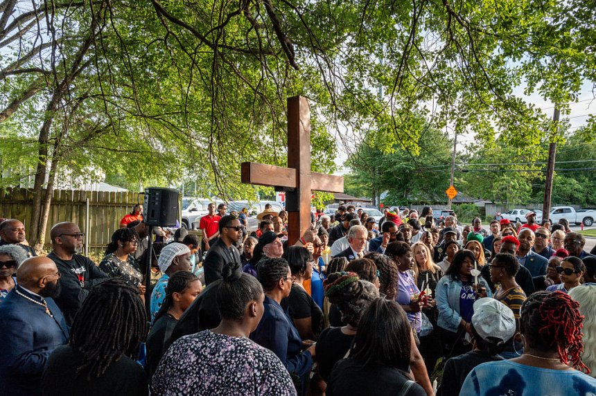 Shreveport community holds funeral for eight children murdered in mass shooting