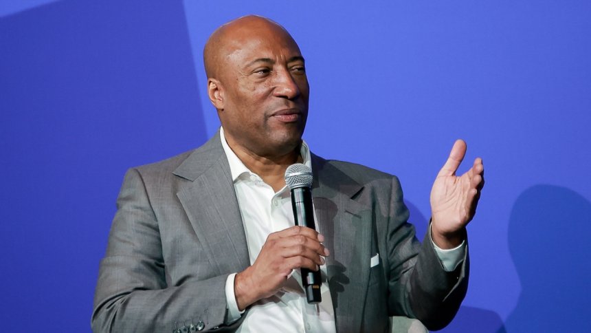 Byron Allen closes majority investment deal for Buzzfeed, officially takes over as CEO