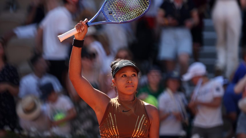 Naomi Osaka stuns world No. 1 Aryna Sabalenka to reach first Wimbledon quarterfinal