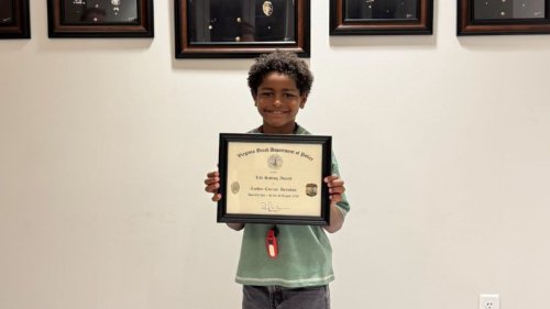 7-year-old Virginia boy receives lifesaving award after helping mother during medical emergency