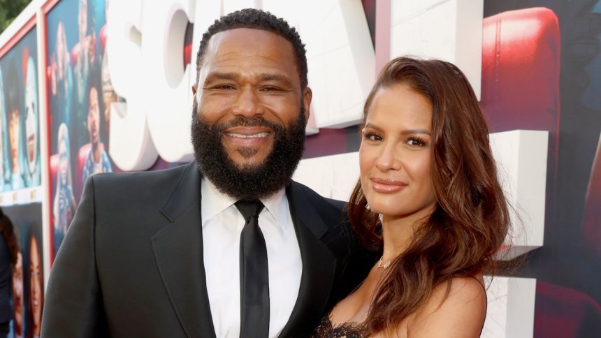 ‘My papi chulo’: Rocsi Diaz dotes on beau Anthony Anderson as he guest hosts ‘Kimmel’
