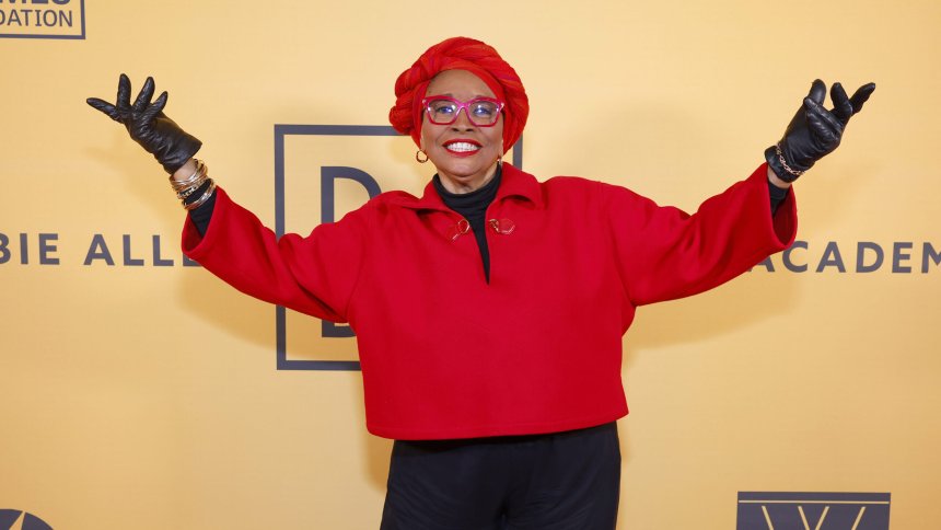 Jenifer Lewis is the Boomer family member we deserve 