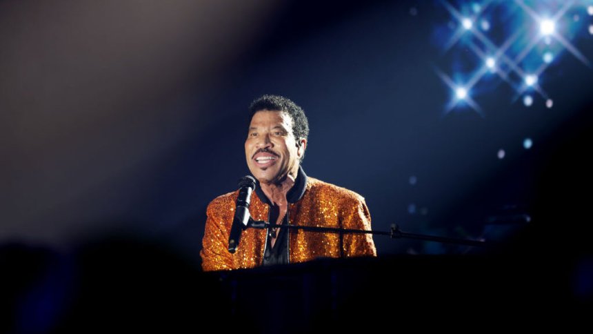 Lionel Richie out of hospital after precautionary stay, says he’s ‘doing great’