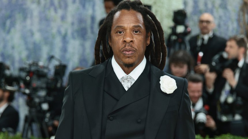 Jay-Z accuser withdraws allegations, says she never met rapper named in lawsuit