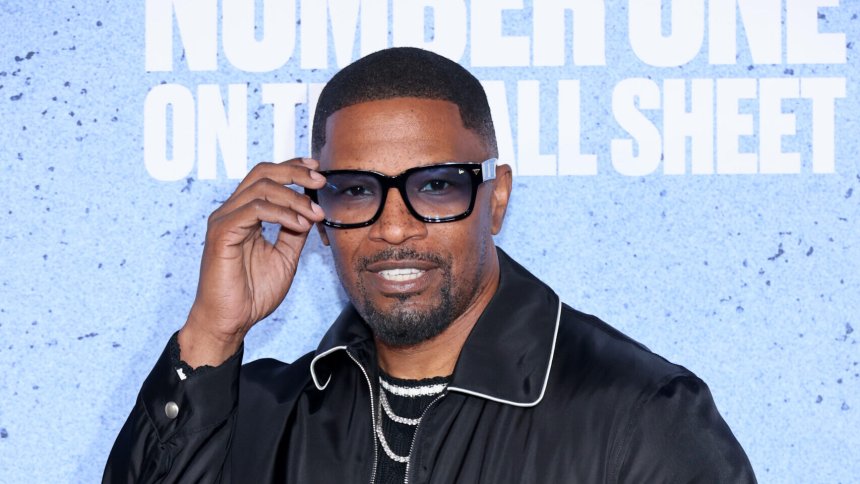 Jamie Foxx says Kevin Hart’s roast made him cut jokes from his new stand-up special